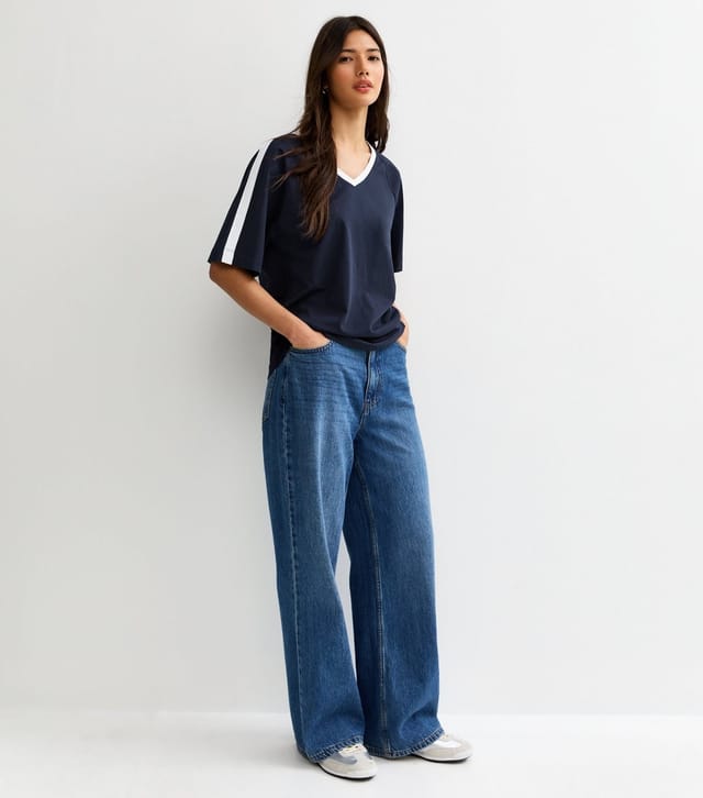 New Look Women's Navy V-Neck Football T-Shirt New Look - 3