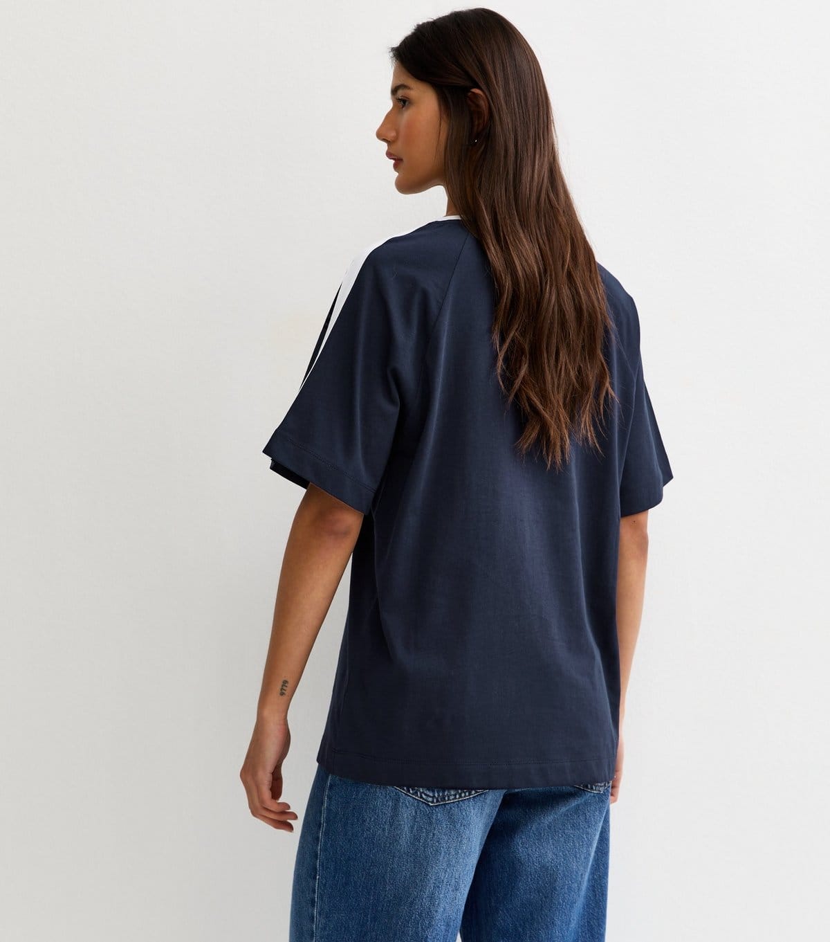 New Look Women's Navy V-Neck Football T-Shirt New Look - 4