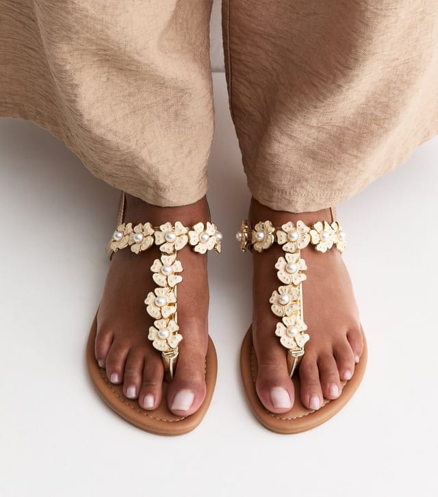 New Look Women's Off White Enamel Flower Toe Post Sandals Vegan New Look - 2