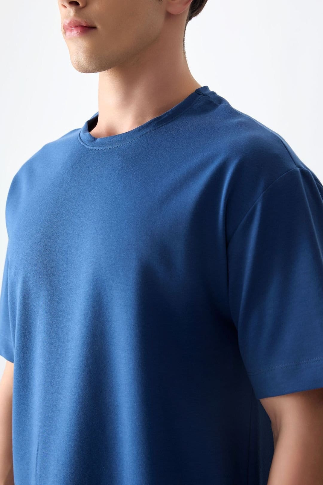Tommy Life Tommy Life Men's Oversized Cotton Blend Crew Neck T-Shirt in Mid Blue - 4