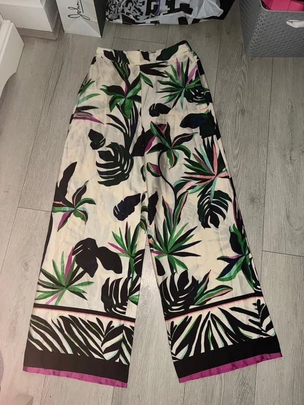 New Look New look beach wide leg beach holiday trousers size 8