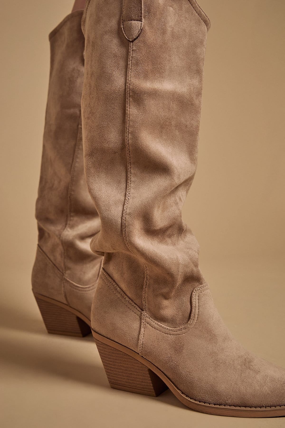 Oasis Oasis Women's Winnie Faux Suede Slouch Calf Boots in Beige - 4