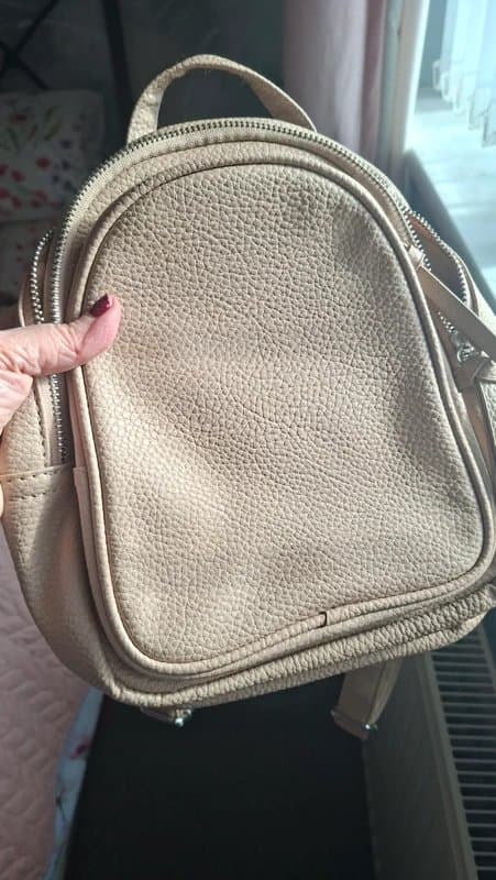 New Look Small faux leather cream back pack