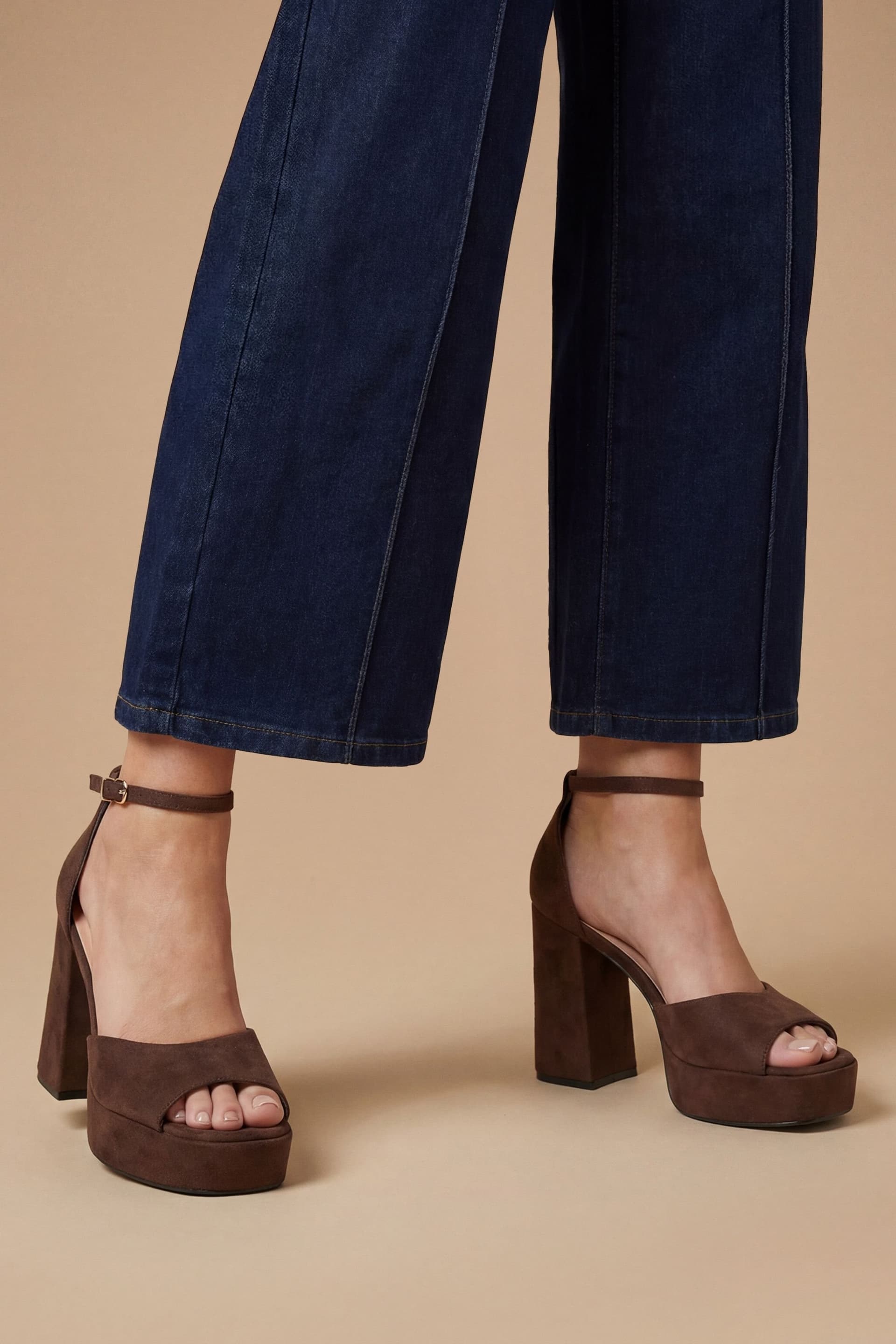 Faith Faith Women's : Hope Faux Suede Peeptoe High Block Heel Platform Sandals in Chocolate
