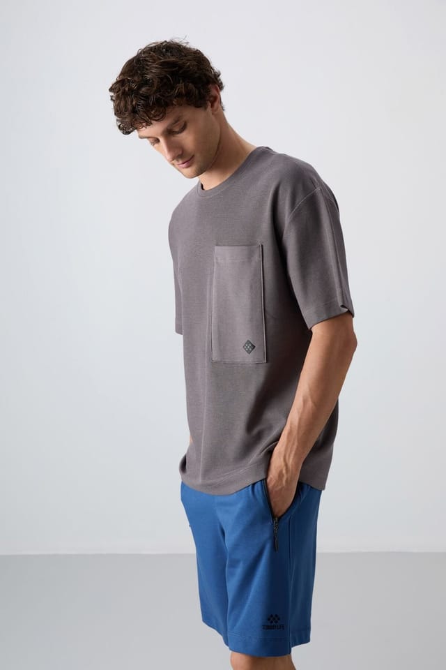Tommy Life Tommy Life Men's Oversized Cotton-Blend Crew Neck T-Shirt With Pocket in Charcoal - 2