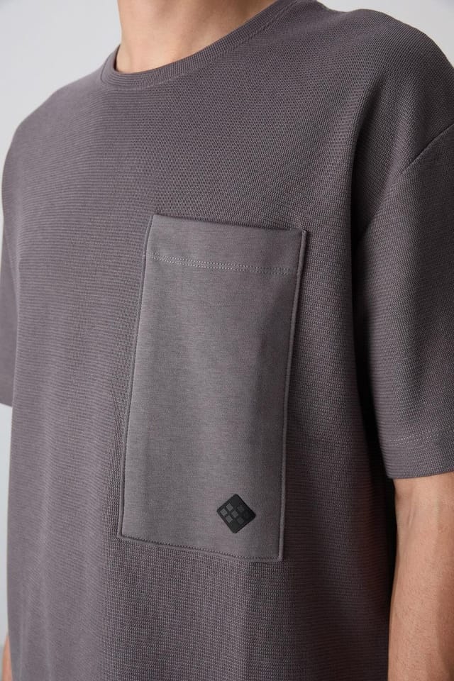 Tommy Life Tommy Life Men's Oversized Cotton-Blend Crew Neck T-Shirt With Pocket in Charcoal - 3