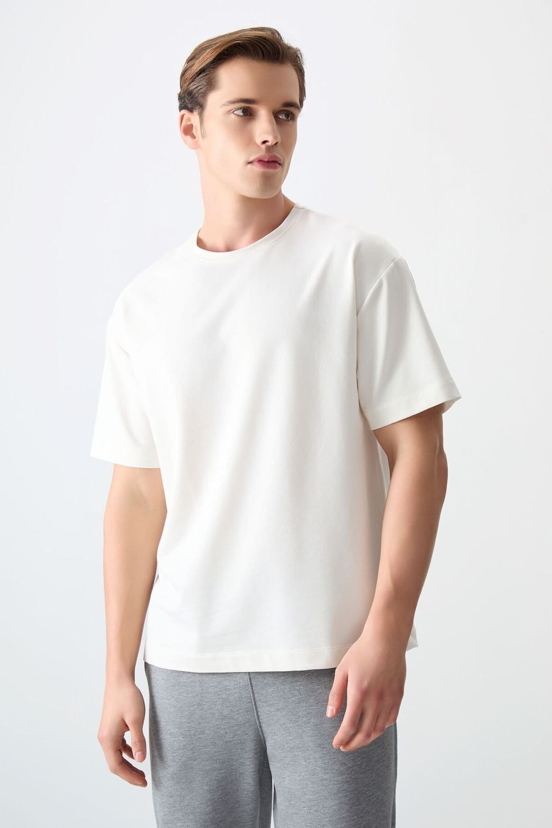 Tommy Life Tommy Life Men's Oversized Cotton Blend Crew Neck T-Shirt in Off-White - 4