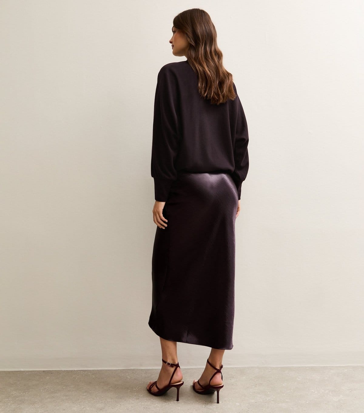 New Look Women's Tall Dark Burgundy Crinkle Texture Satin Midi Skirt New Look - 4