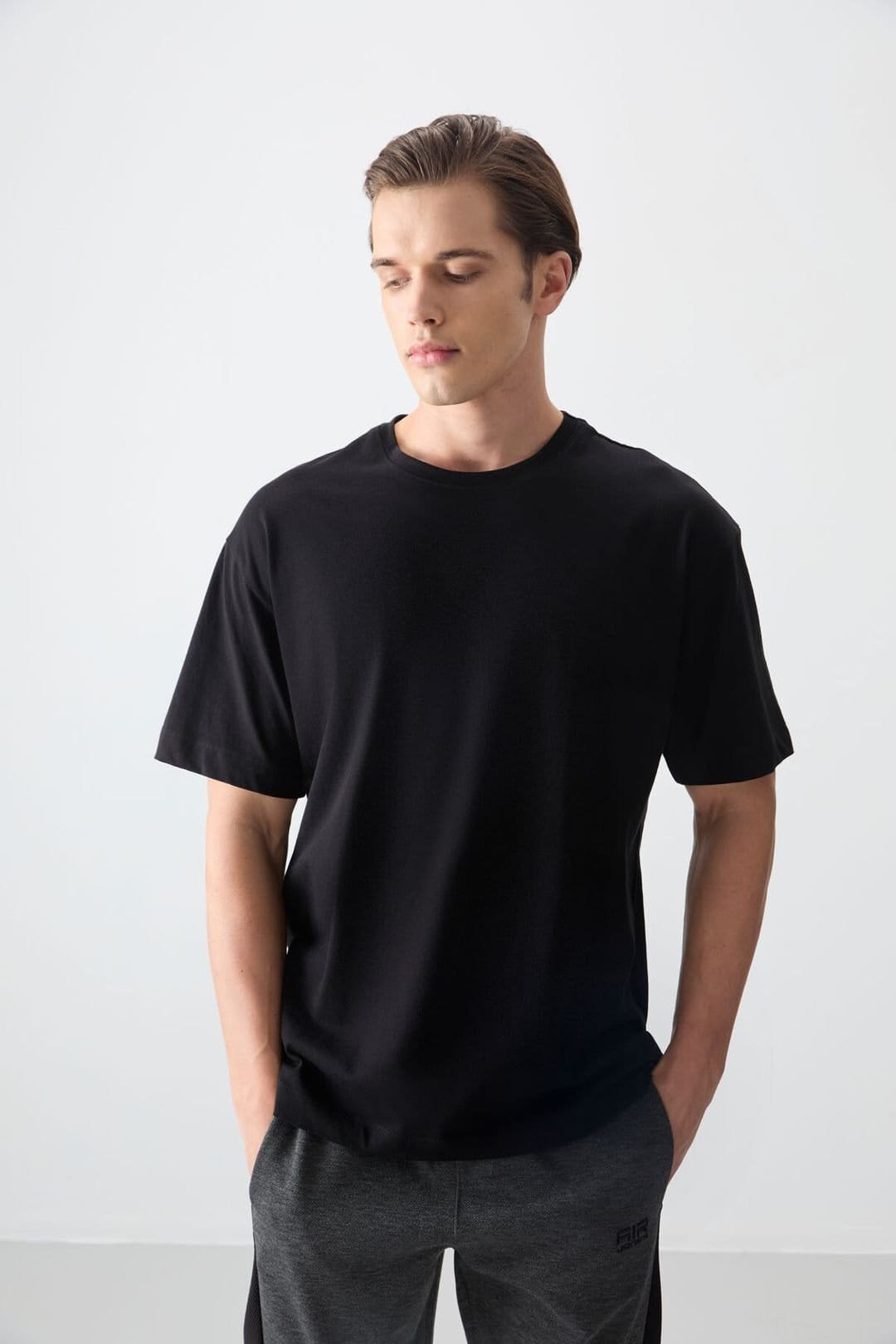 Tommy Life Tommy Life Men's Oversized Cotton Crew Neck T-Shirt in Black - 4