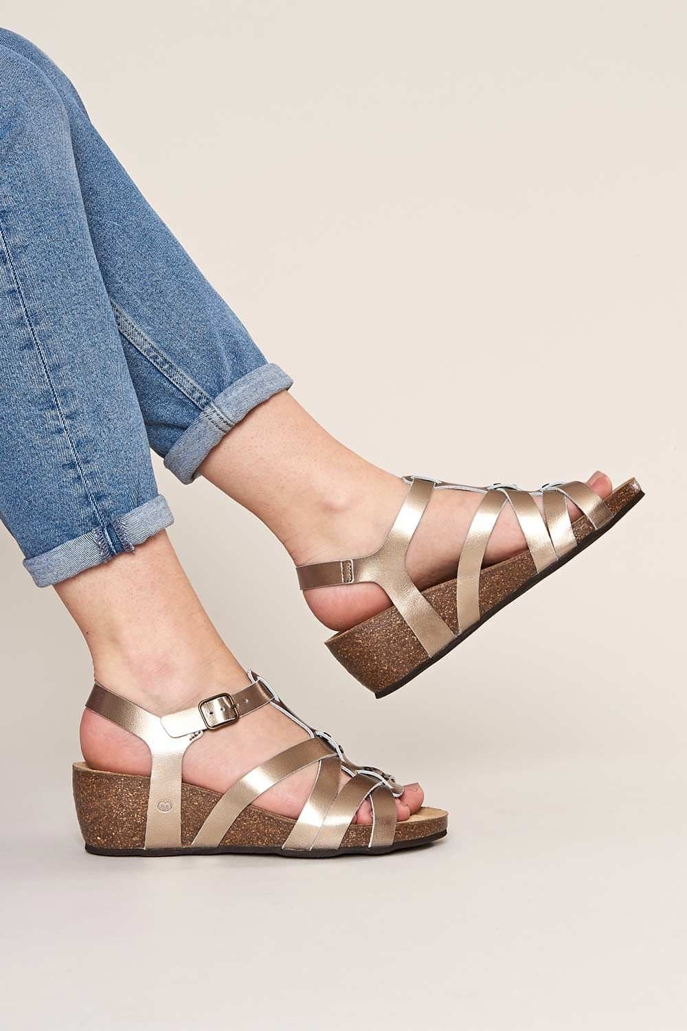 Moshulu Moshulu Women's Metallic Gold Strappy Wedge Sandals