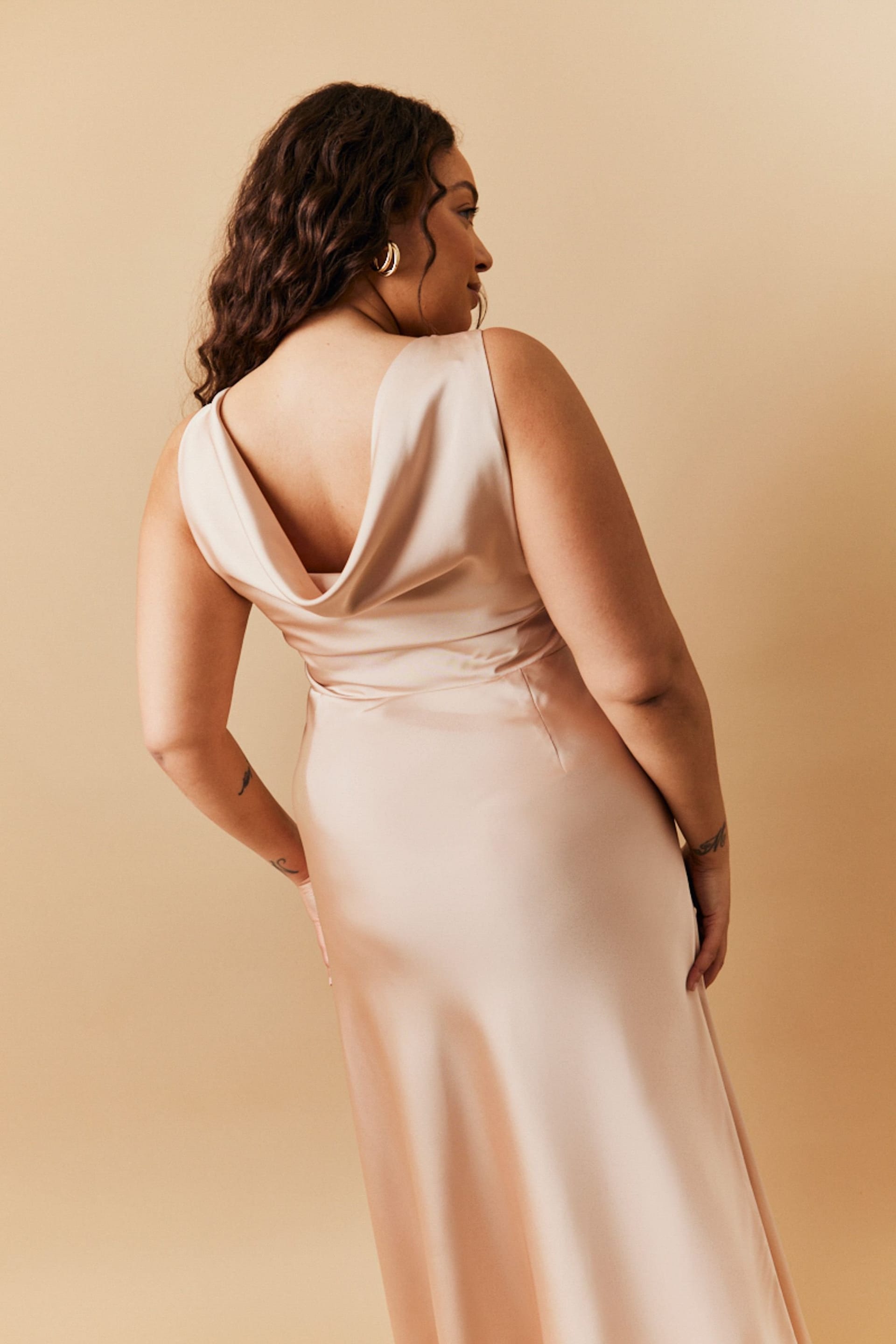 In The Style In The Style Women's Satin Cowl Back Maxi Dress in Beige - 4
