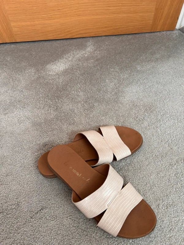 New Look Cream faux leather sliders