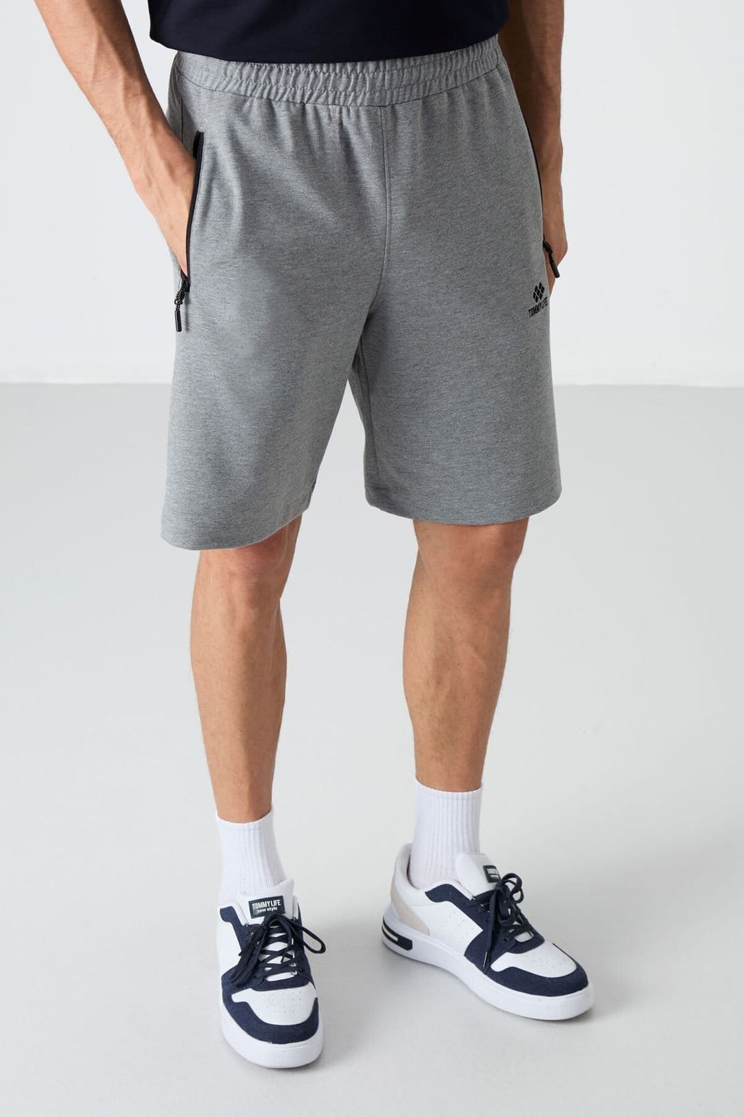 Tommy Life Tommy Life Men's Regular-fit Knit Sweat Shorts in Light Grey - 4