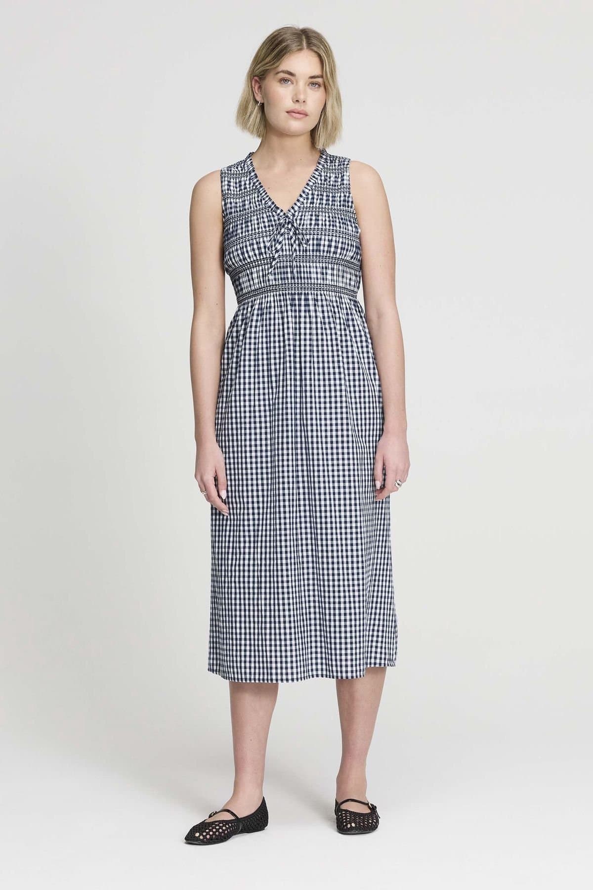 Finery London Finery London Women's Hadlee Cotton Gingham Shirred Midi Dress in Black