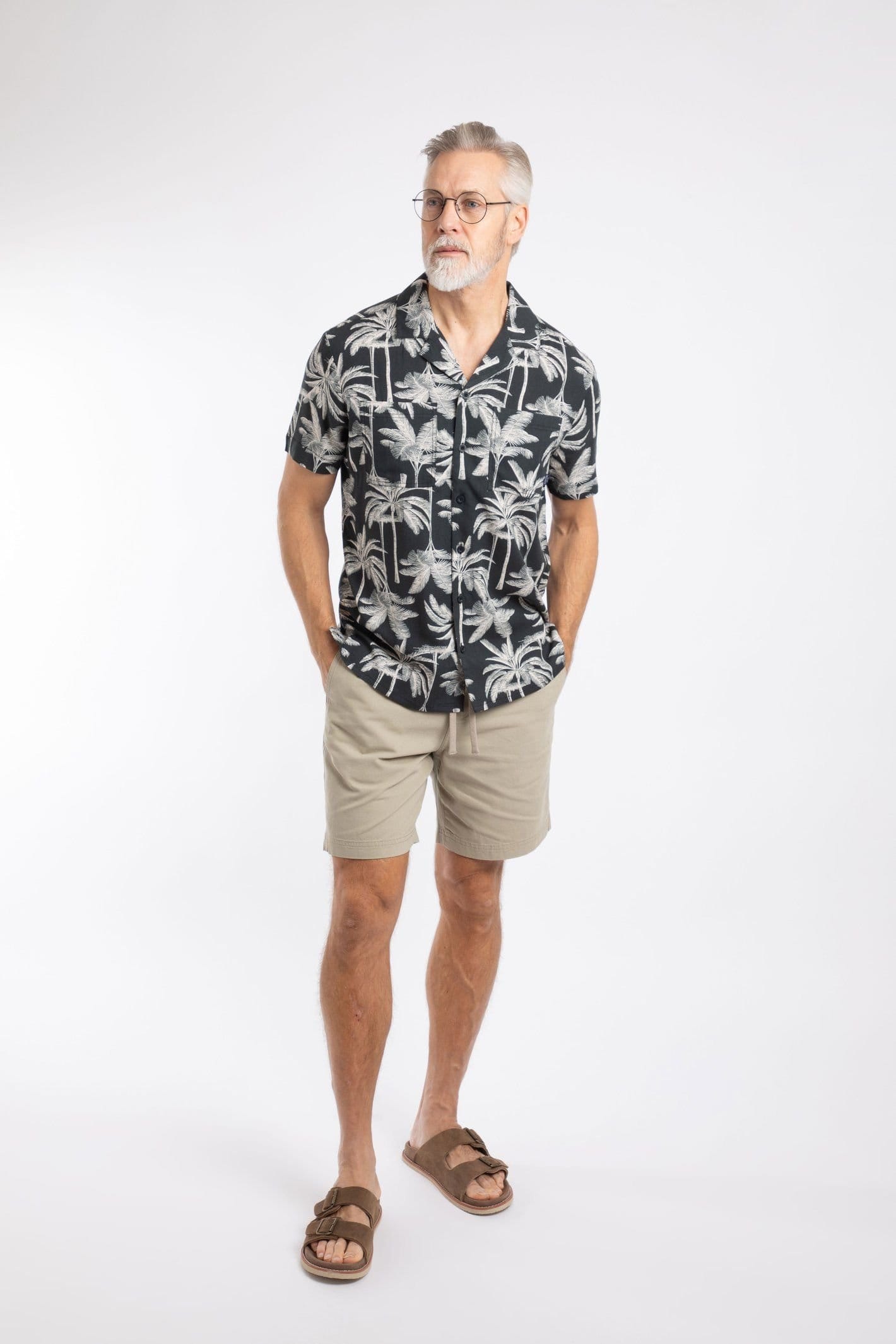 Weird Fish Weird Fish Men's Holborn Printed Hawaiian Shirt in Black - 4