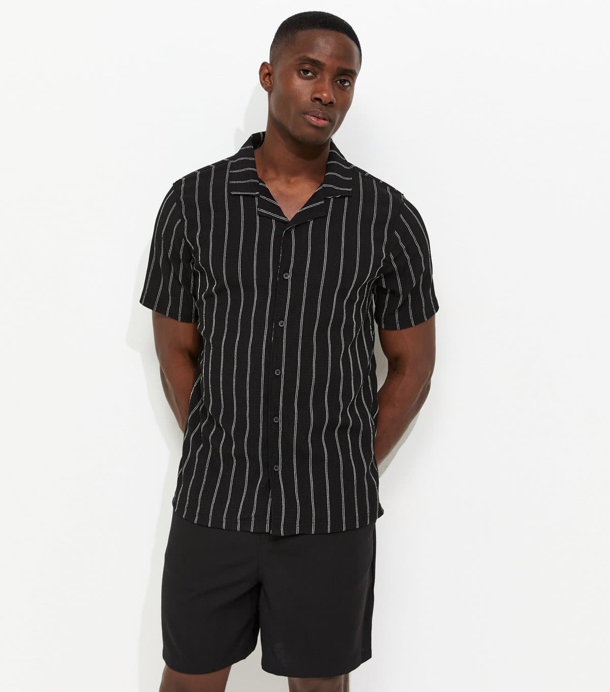 New Look Men's Black Regular Short Sleeve Boxy Stripe Knitted Shirt New Look