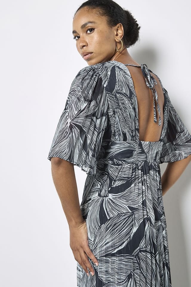 Apricot Apricot Women's Floral Chiffon Shimmer Maxi Dress in Navy - 2