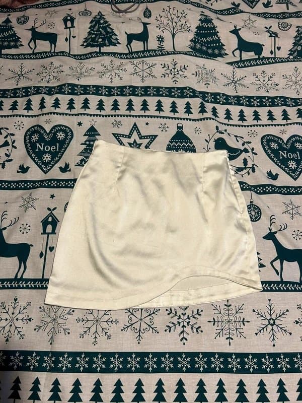 Bershka Silk White ‘going out’ mini skirt