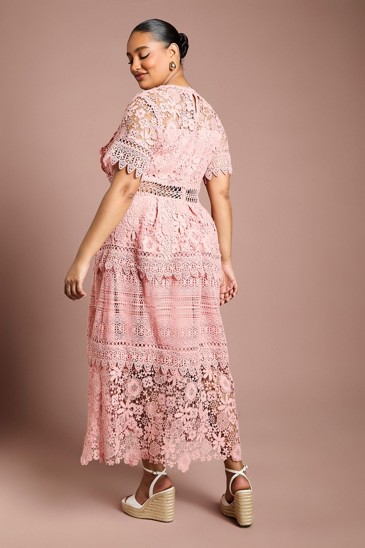 Coast Coast Women's Plus Short Sleeve Lace Midi Dress in Blush - 3