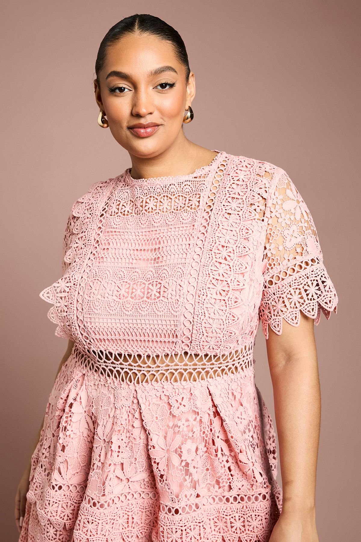 Coast Coast Women's Plus Short Sleeve Lace Midi Dress in Blush - 4