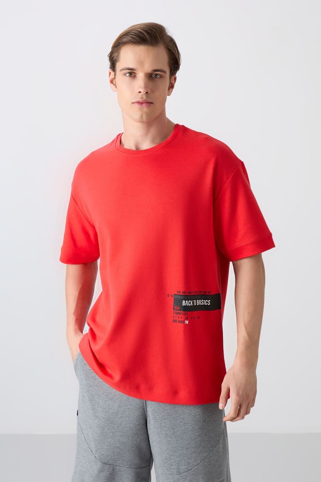 Tommy Life Tommy Life Men's Oversized Cotton-Blend Crew Neck T-Shirt in Red