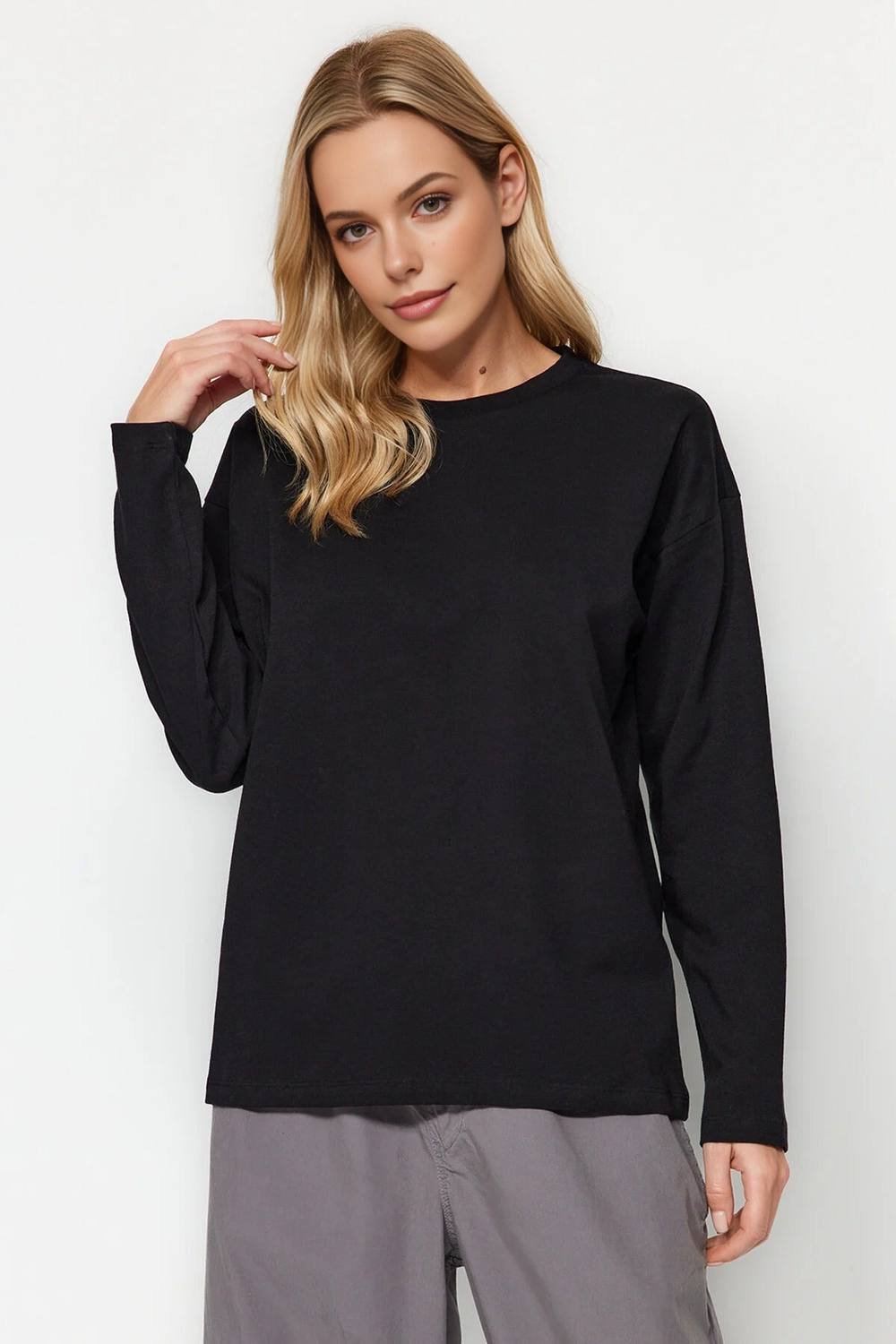 WOVCOR WOVCOR Women's Basic Long Sleeve Crew Neck Cotton T-Shirt in Black - 4