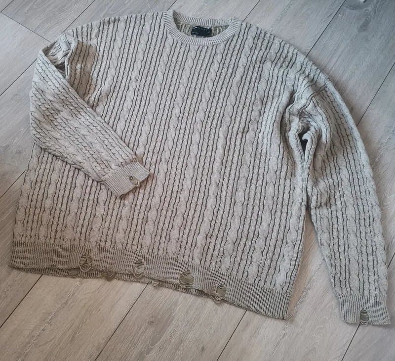 ASOS Design Asos Design knitted relaxed jumper featuring a khaki and grey color palette and a distressed hem.