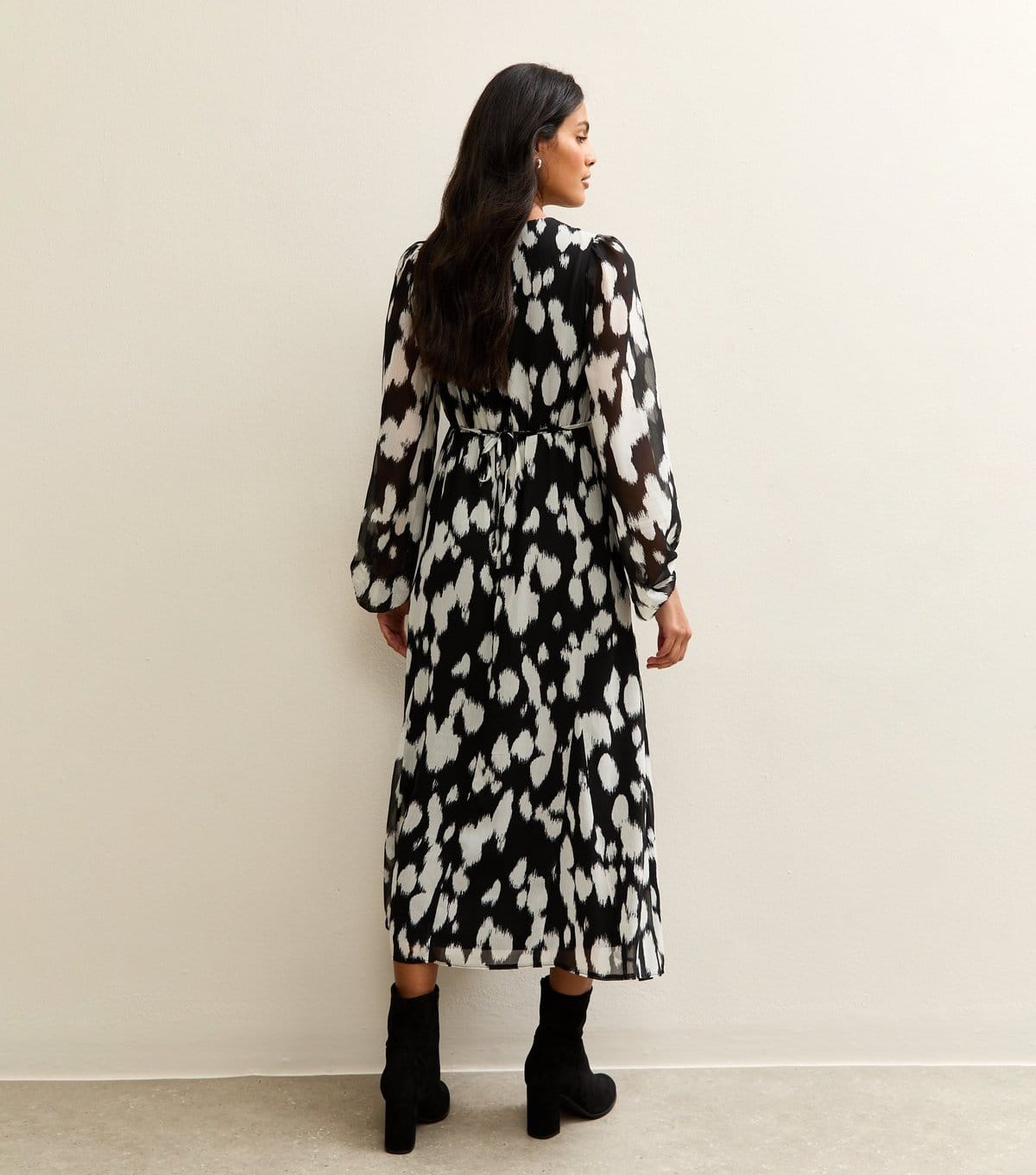 New Look Women's Black and White Printed Chiffon Midi Dress New Look - 4