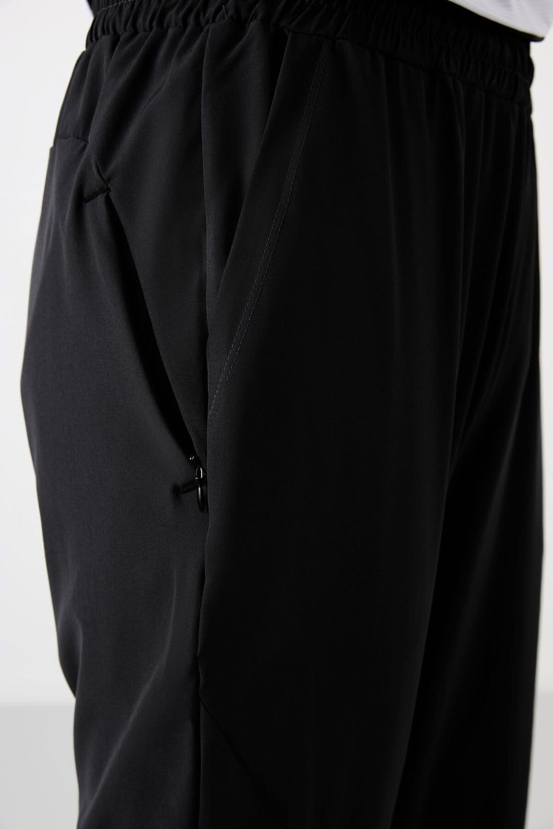 Tommy Life Tommy Life Men's Straight-leg Seamless Sweatpants in Black - 4