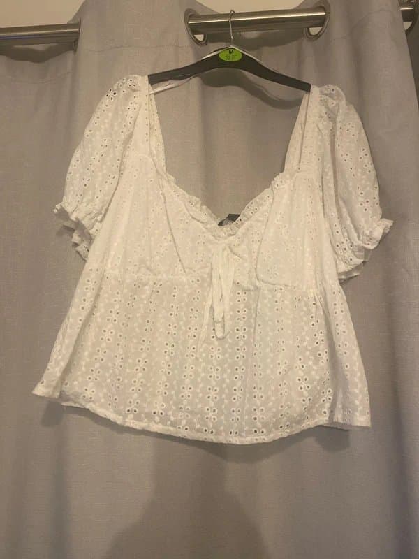 New Look Whit borderie ruched top