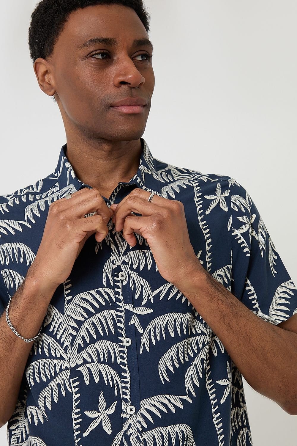 Threadbare Threadbare Men's Oversized Palm Print Short Sleeve Shirt in Navy - 4