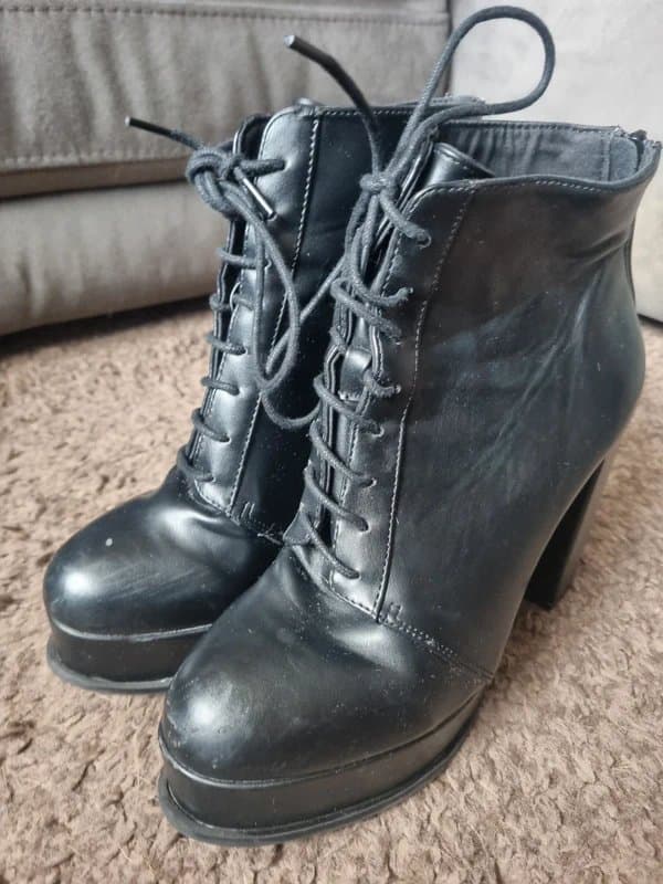 H&M H&M platformed heeled boots size 6