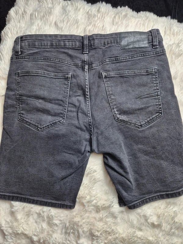 Bershka Berska distressed black denim festival shorts size 34