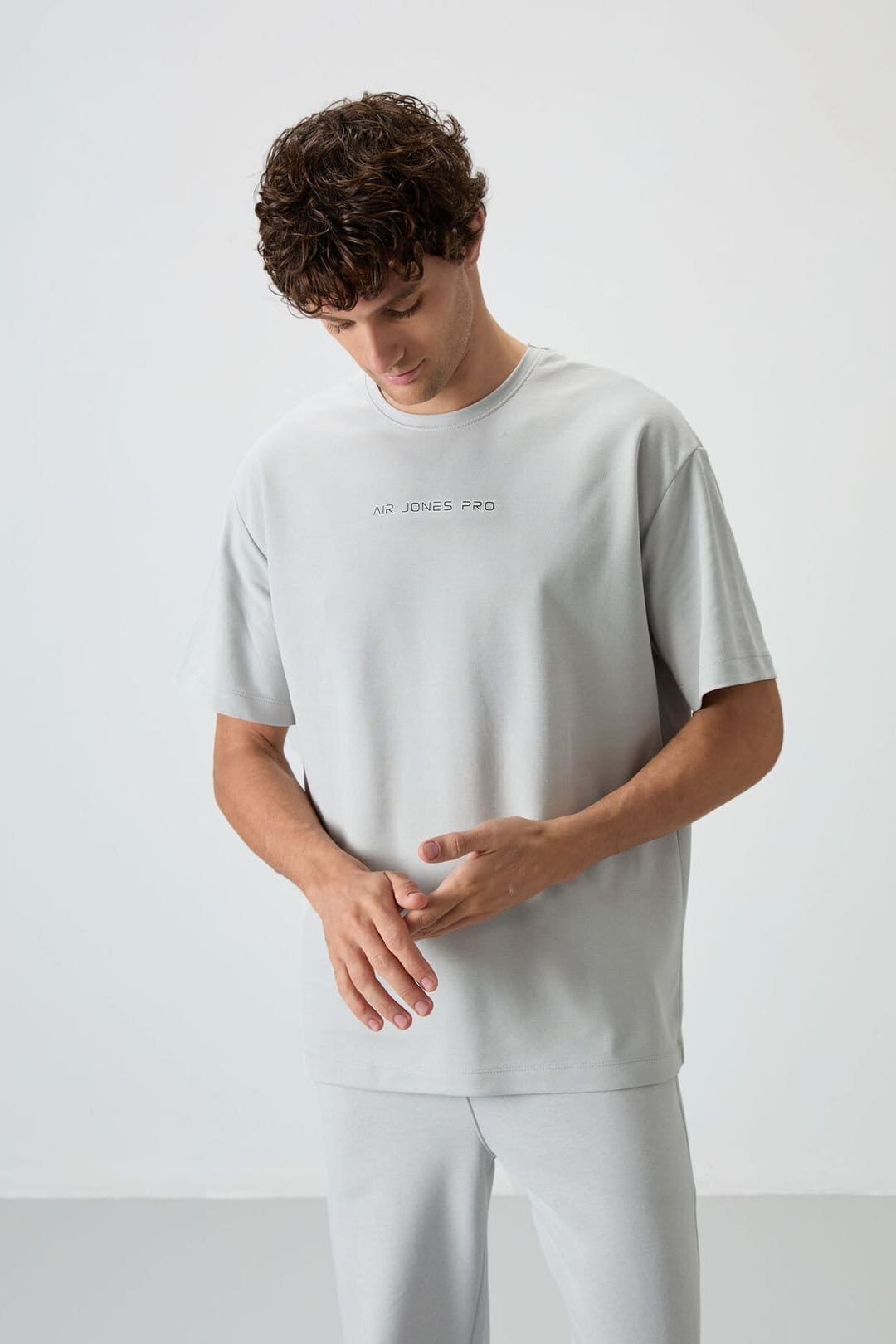 Tommy Life Tommy Life Men's Oversized Printed Crew Neck T-Shirt in Light Grey - 4