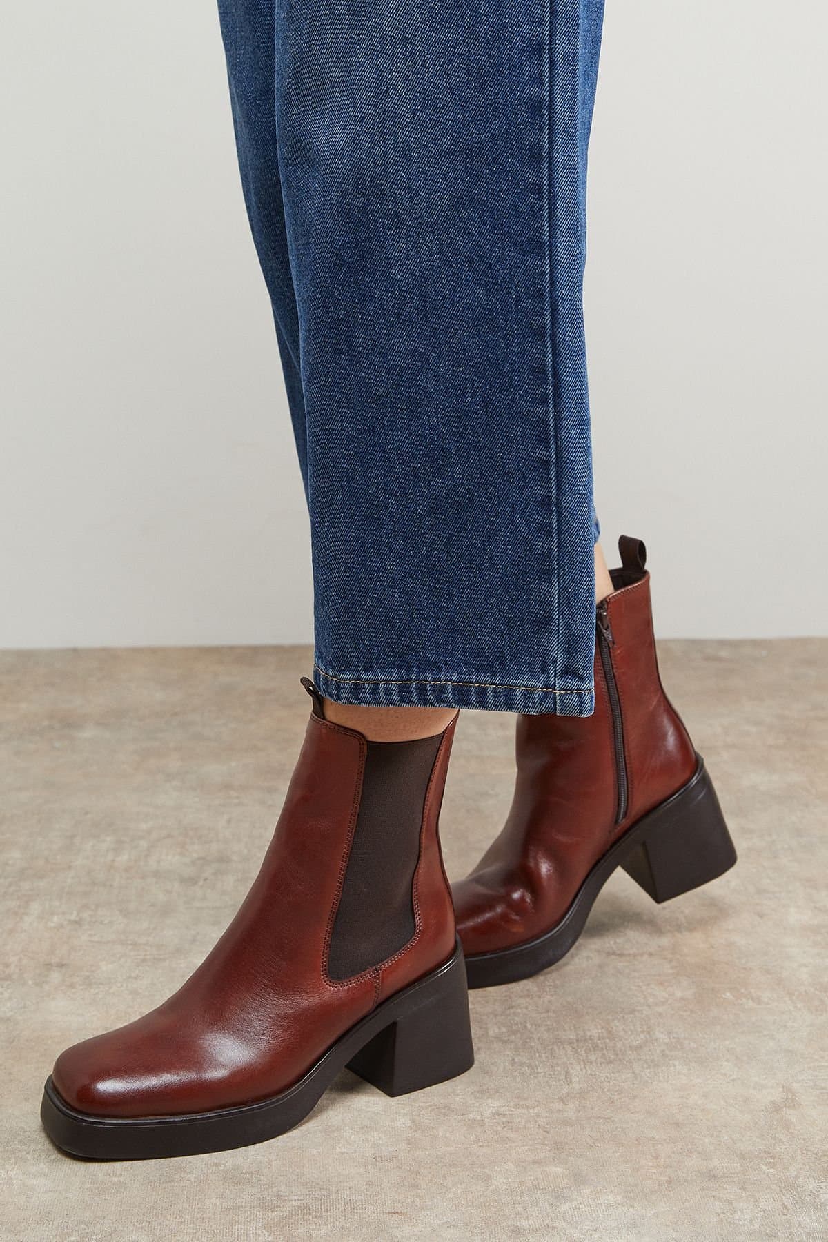 Oasis Oasis Women's Barbara Real Leather Chunky High Heeled Chelsea Boots in Tan