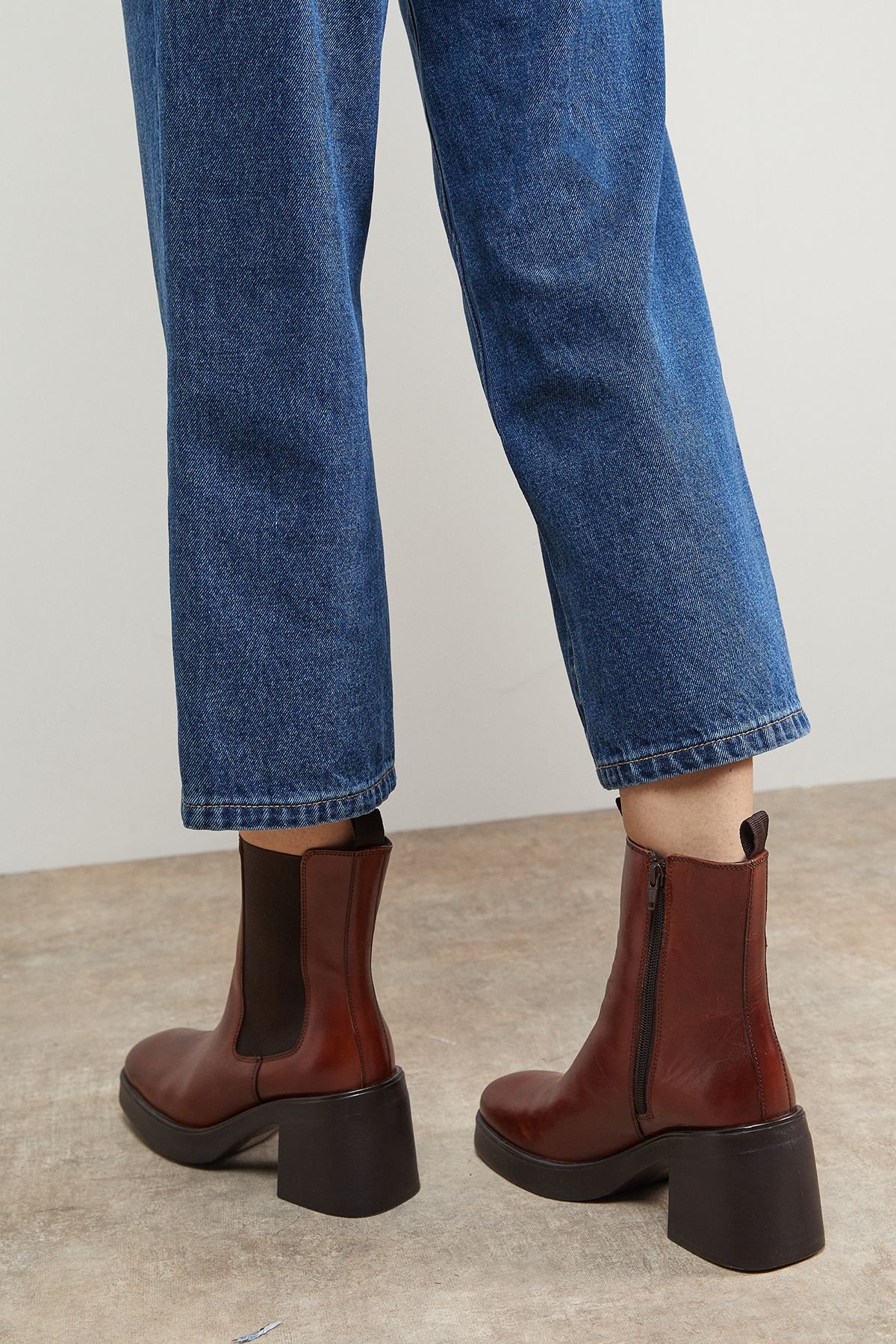 Oasis Oasis Women's Barbara Real Leather Chunky High Heeled Chelsea Boots in Tan - 3