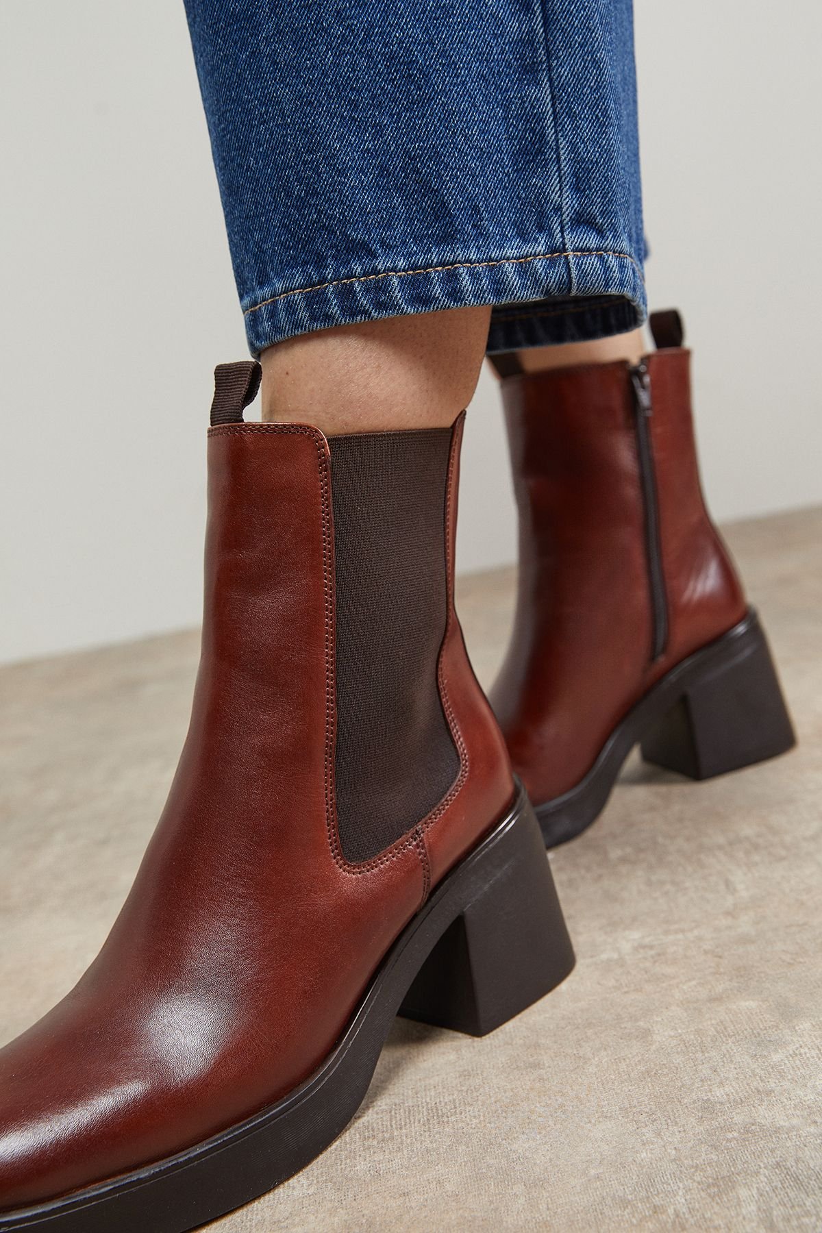 Oasis Oasis Women's Barbara Real Leather Chunky High Heeled Chelsea Boots in Tan - 4