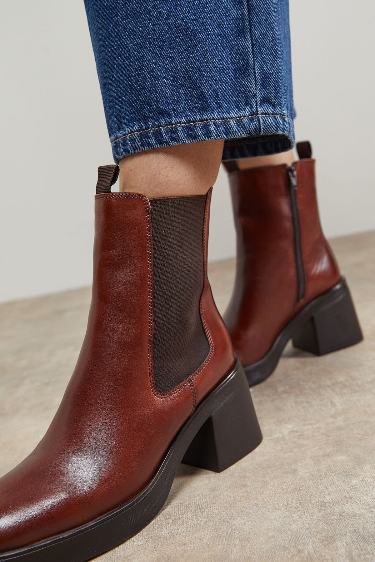 Oasis Oasis Women's Barbara Real Leather Chunky High Heeled Chelsea Boots in Tan - 4