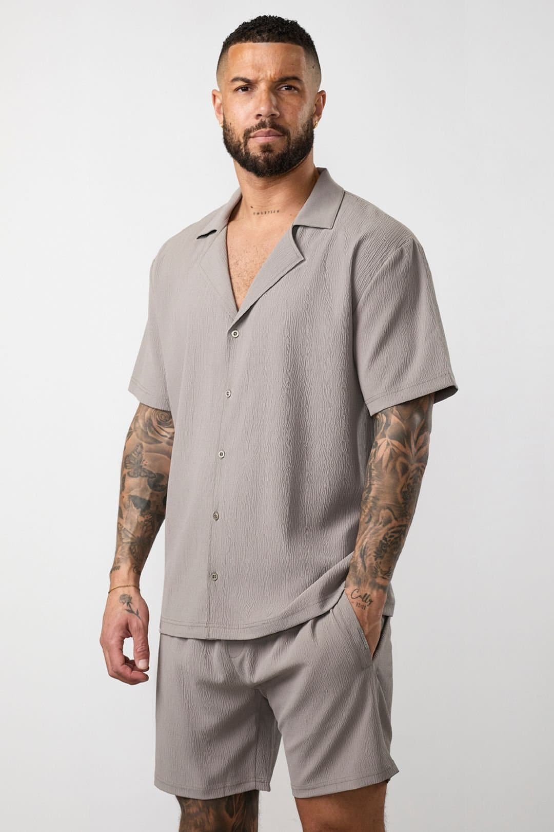 Gym King GYM KING Men's Signature Texture Shirt Stone in Taupe