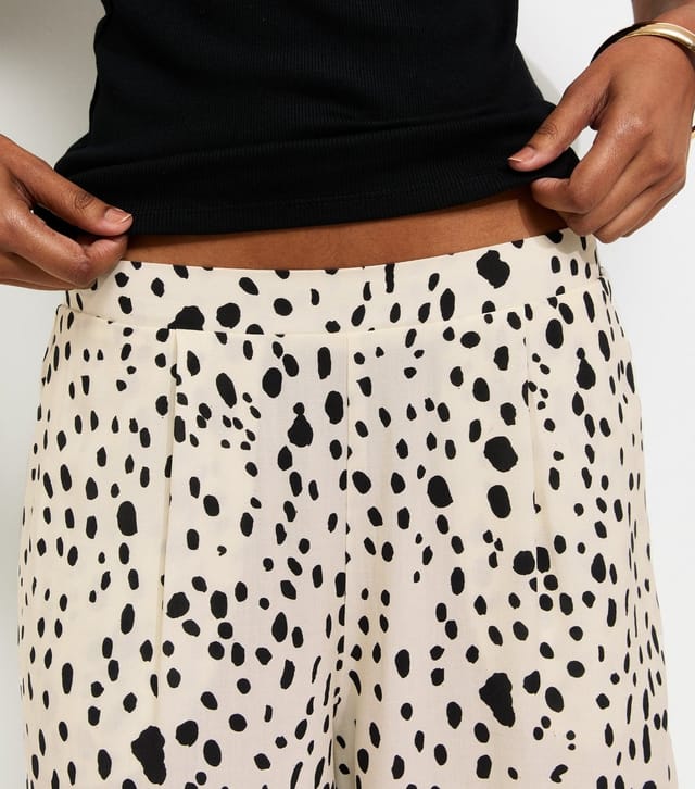 New Look Women's White Spot Print Cropped Wide Leg Trousers New Look - 3