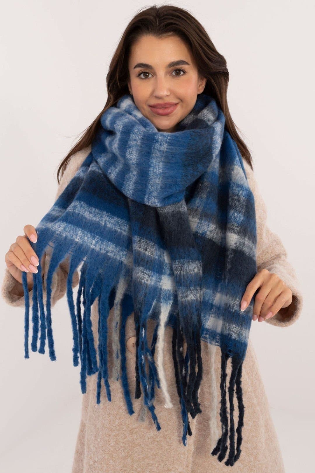 Love Lace Love Lace Women's Elegant Check Pattern Polyester Scarf with Tassels Warm in Blue