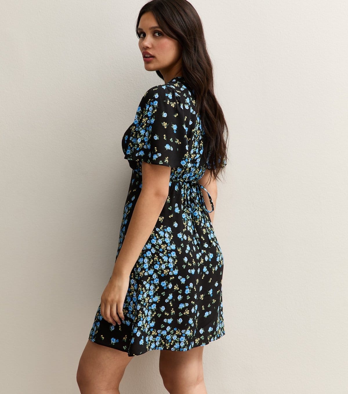 New Look Women's Black Rose Print Flutter Sleeve Mini Dress New Look - 4