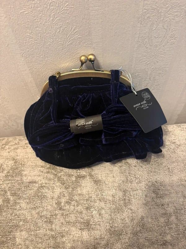 New Look New look velvet cross body bag, new with tags