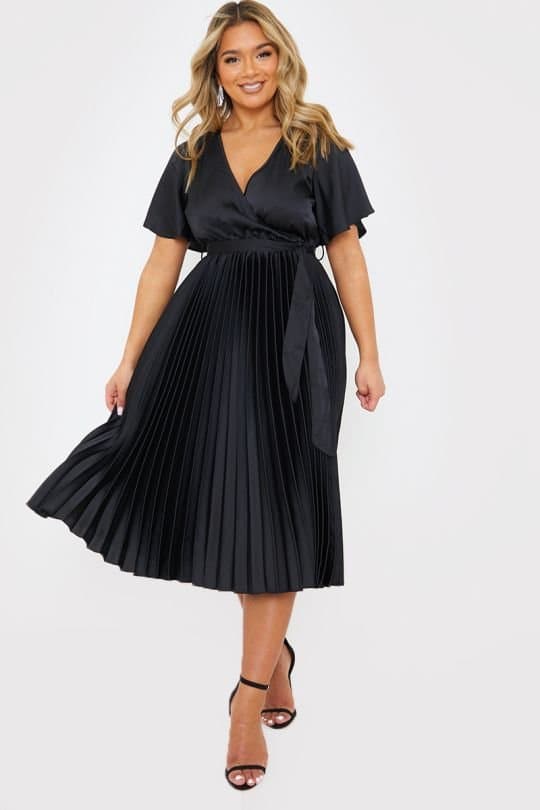 In The Style In The Style Women's Pleated Wrap Midi Dress in Black