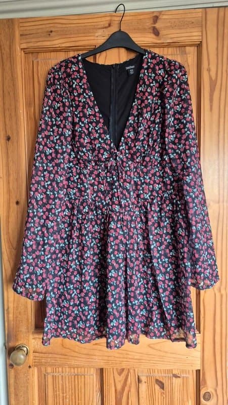 Boohoo BNWOT Ladies Black Boohoo Floral Short Dress 18