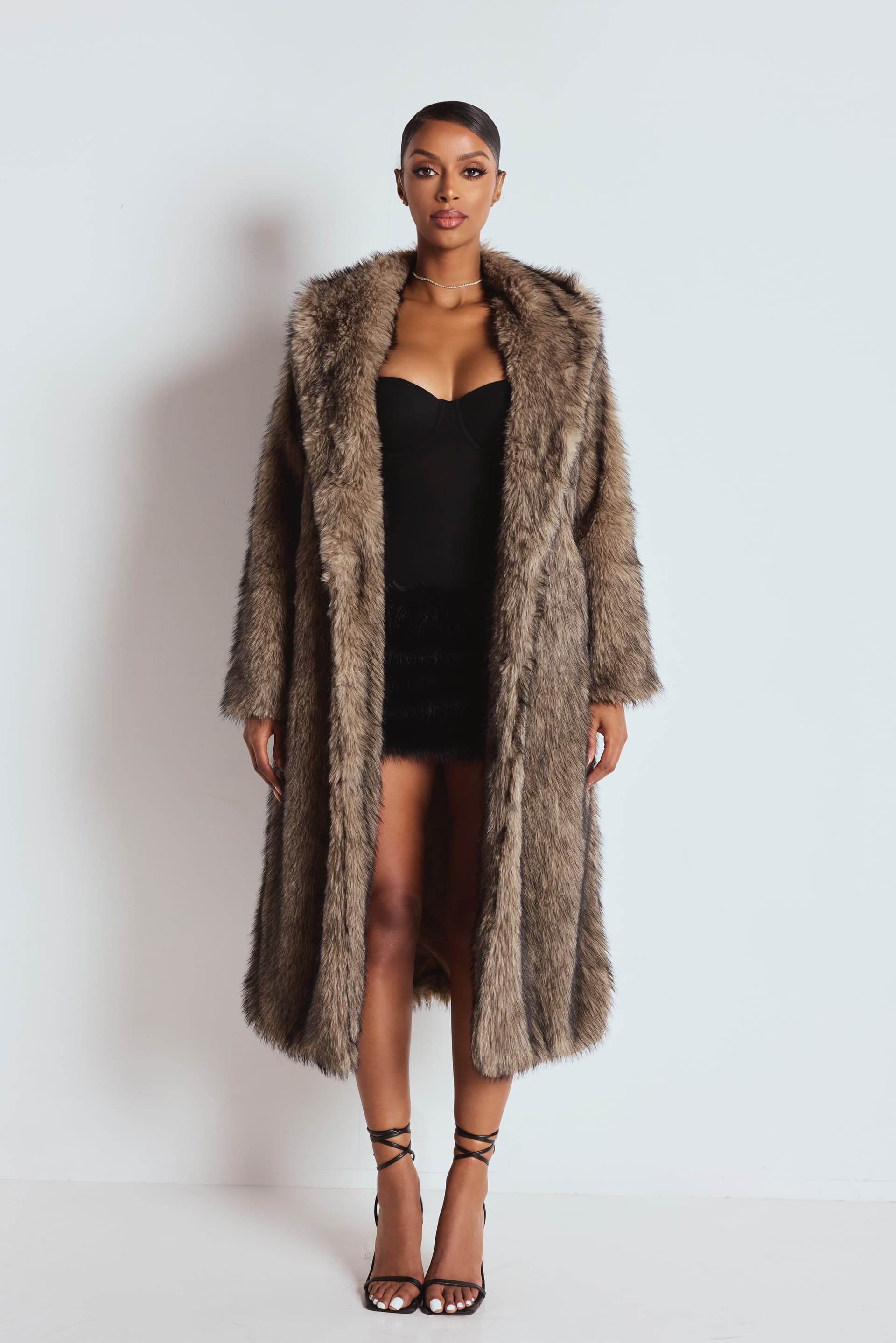 LEMONLUNAR LEMONLUNAR Women's The Fur Coat in Beige