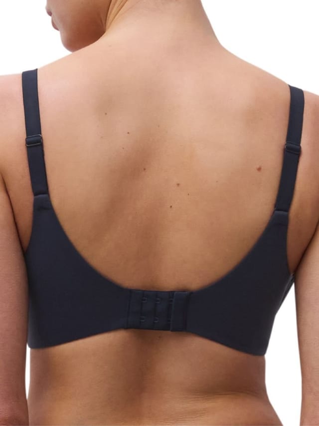 Chantelle Chantelle Women's Easy Feel Norah Covering Moulded Bra in Blue - 2