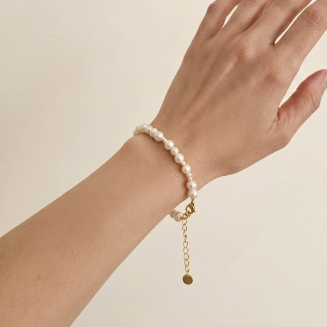 Gold Trip Gold Trip Women's Timeless Pearl Bracelet in White - 3