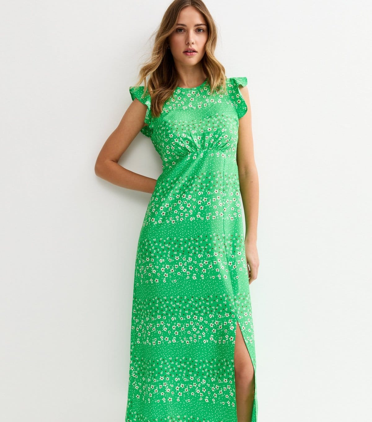 Women's Green Floral Flutter Sleeve Midi Dress New Look