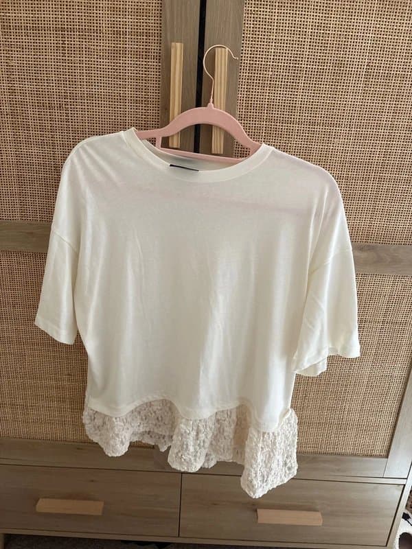 ASOS ASOS asymmetric lace hem tshirt